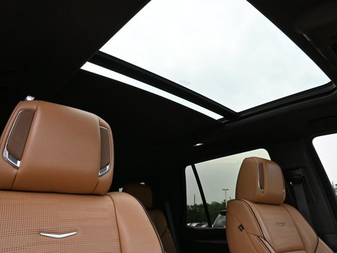 Certified 2025 Cadillac Escalade Premium Luxury AWD/4WD image 26