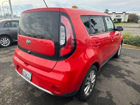 Used 2019 Kia Soul + image 2