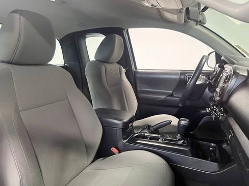 Used 2017 Toyota Tacoma SR image 10