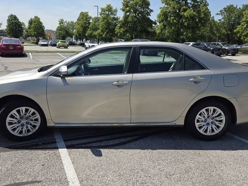 Used 2013 Toyota Camry LE FWD image 5