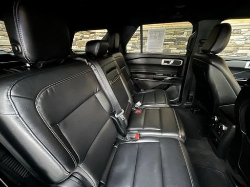 Used 2020 Ford Explorer XLT w/ Equipment Group 202A AWD/4WD image 30