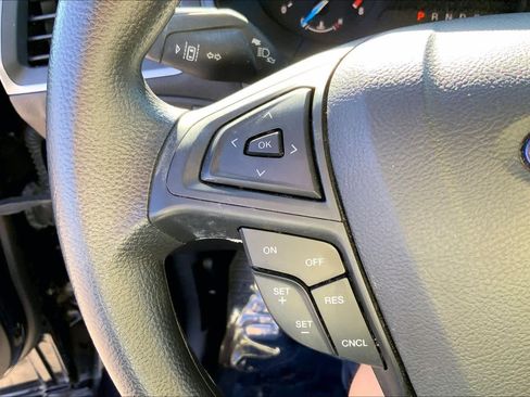 Used 2019 Ford Edge SE FWD image 23