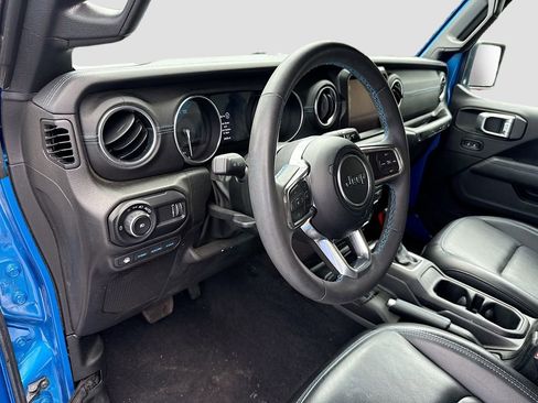 Used 2023 Jeep Wrangler Unlimited Rubicon 4xe w/ Cold Weather Group AWD/4WD image 10