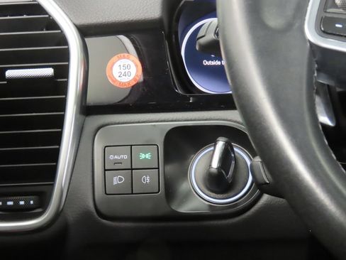 Certified 2023 Porsche Cayenne Coupe AWD/4WD image 23