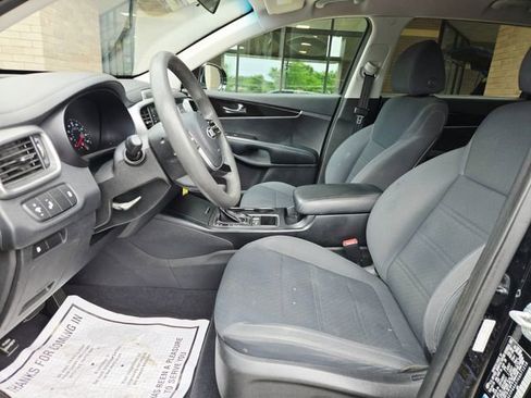 Used 2019 Kia Sorento FWD V6 image 15