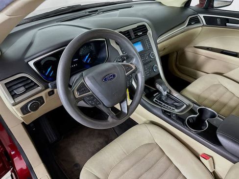 Used 2015 Ford Fusion SE image 2