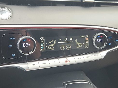 Used 2022 Genesis GV70 2.5T w/ Advanced Package image 16