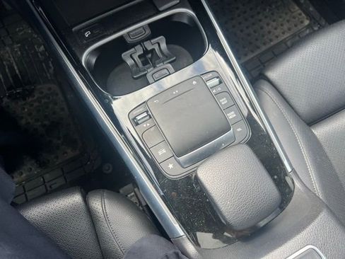 Used 2022 Mercedes-Benz GLB 250 4MATIC image 12