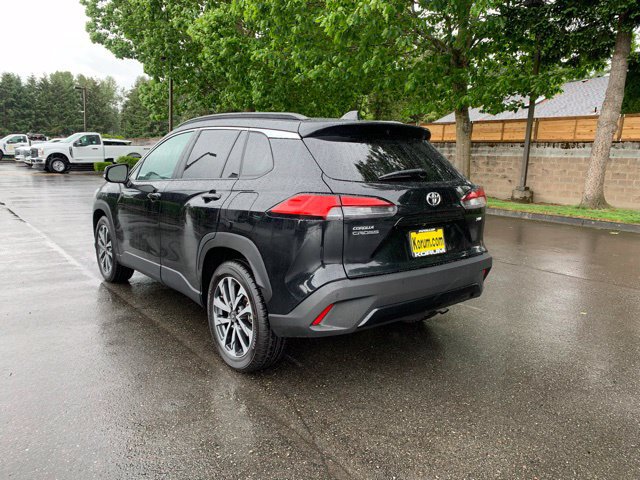 Used 2024 Toyota Corolla Cross XLE FWD image 3