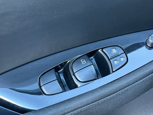 Used 2022 Nissan Leaf SV image 11