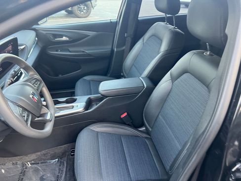 Used 2025 Buick Envista Preferred image 23