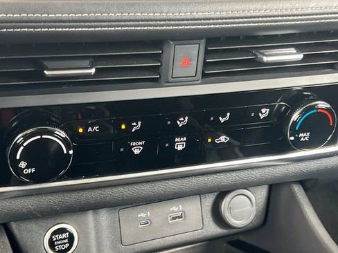 Used 2023 Nissan Rogue S image 27