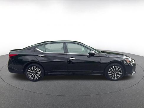 Used 2025 Nissan Altima 2.5 SV FWD image 16