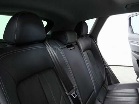 Used 2024 Audi Q8 e-tron Premium Plus image 23