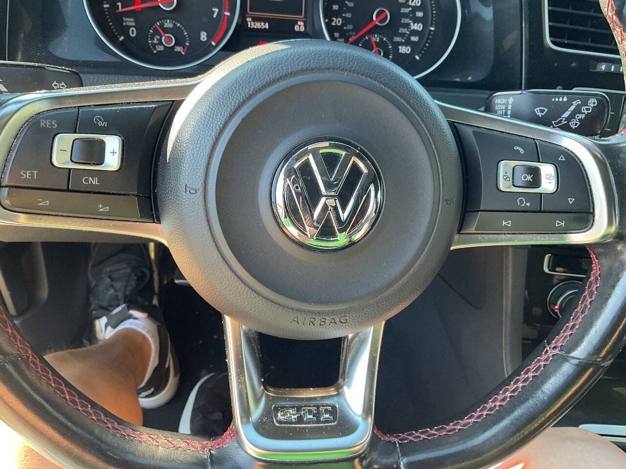 Used 2015 Volkswagen GTI SE FWD image 18