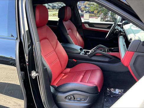 Used 2025 Porsche Cayenne E-Hybrid Coupe AWD/4WD image 7