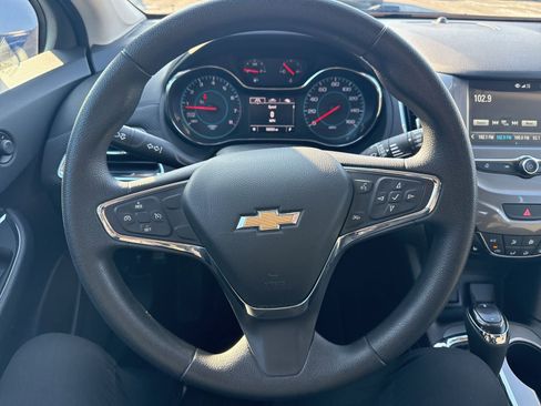 Used 2018 Chevrolet Cruze LT w/ Convenience Package image 19