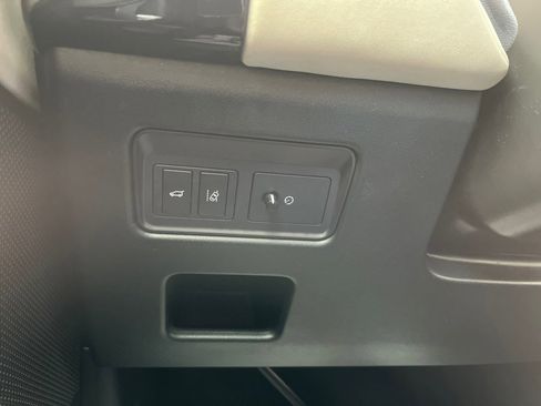 Used 2018 Land Rover Discovery HSE image 22