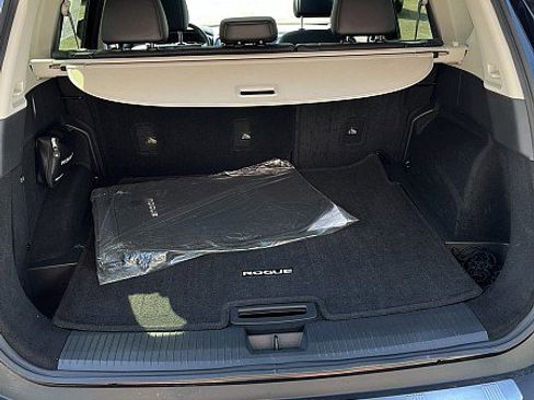 Used 2023 Nissan Rogue SV w/ SV Premium B Package FWD image 16