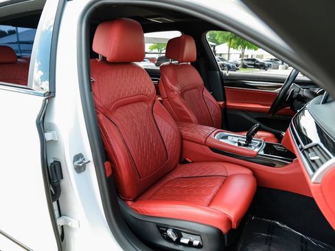 Used 2022 BMW 750i xDrive w/ Executive Package AWD/4WD image 44