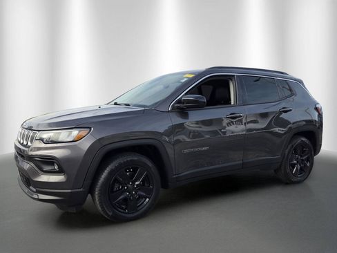 Used 2022 Jeep Compass Latitude FWD image 3