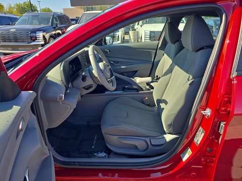 Used 2025 Hyundai Elantra Sport FWD image 11