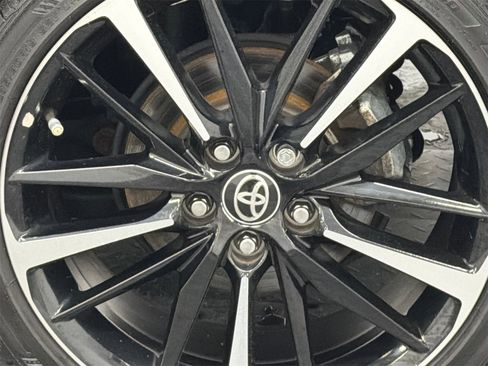 Used 2020 Toyota Camry XSE image 5