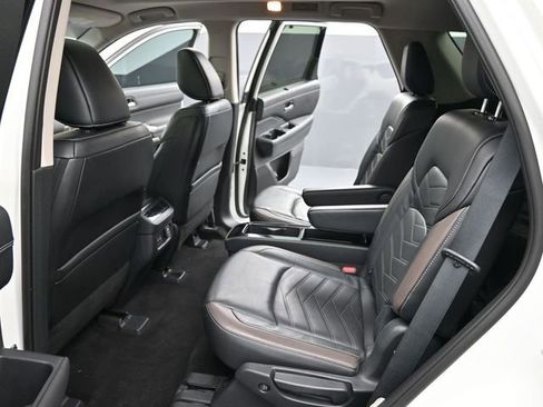 Used 2023 Nissan Pathfinder Platinum AWD/4WD image 9