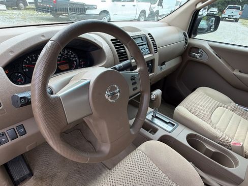 Used 2007 Nissan Frontier SE w/ SE Value Truck Pkg RWD image 19