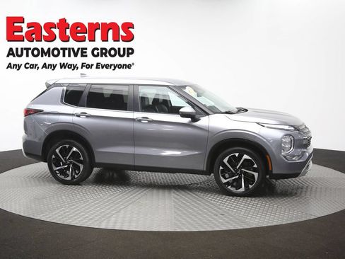 Used 2024 Mitsubishi Outlander SE FWD image 45