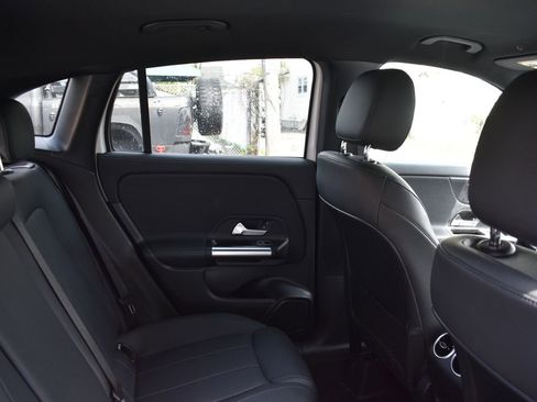 Used 2025 Mercedes-Benz GLA 250 image 27