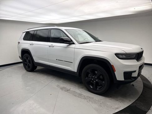 Used 2023 Jeep Grand Cherokee L Laredo image 7