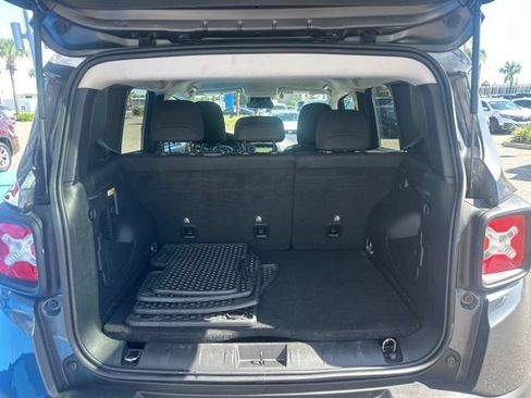 Used 2022 Jeep Renegade Latitude AWD/4WD image 40