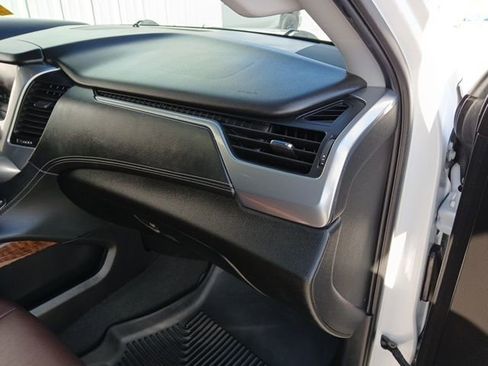 Used 2019 Chevrolet Suburban Premier w/ Premier Plus Edition RWD image 38
