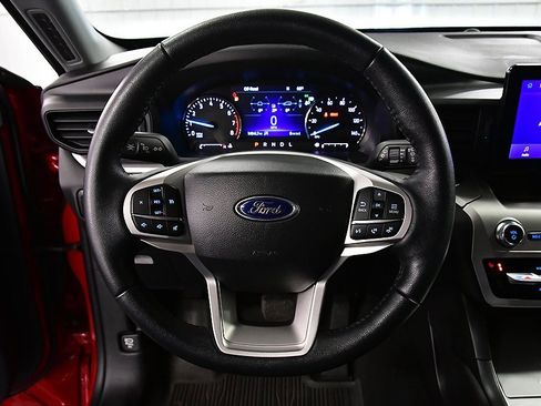 Used 2023 Ford Explorer XLT image 19