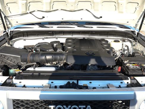 Used 2013 Toyota FJ Cruiser 4WD w/ Upgrade Pkg image 22