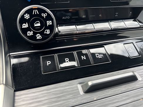 Used 2025 Nissan Armada PRO-4X image 19