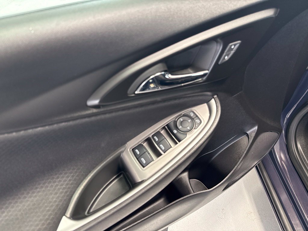 Used 2025 Chevrolet Malibu LT FWD image 21