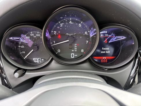Used 2025 Porsche Macan Turbo AWD/4WD image 31