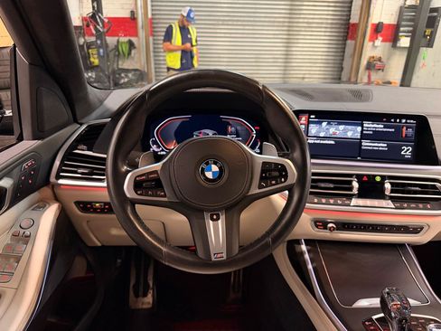 Used 2022 BMW X7 xDrive40i w/ M Sport Package AWD/4WD image 12