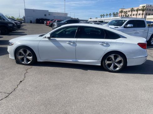 Used 2018 Honda Accord Touring image 10