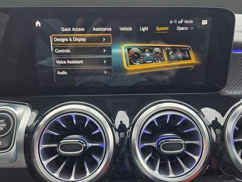 Used 2022 Mercedes-Benz GLB 35 AMG 4MATIC image 31