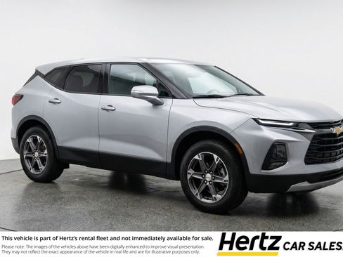 Used 2025 Chevrolet Blazer LT FWD image 1