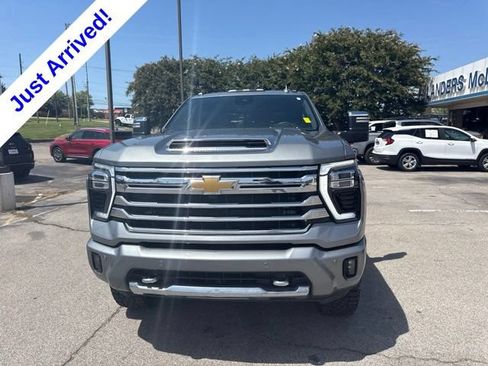 Used 2024 Chevrolet Silverado 2500 High Country w/ High Country Premium Package AWD/4WD image 8