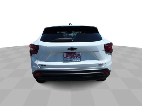 Used 2024 Chevrolet Trax RS w/ Driver Confidence Package FWD image 7