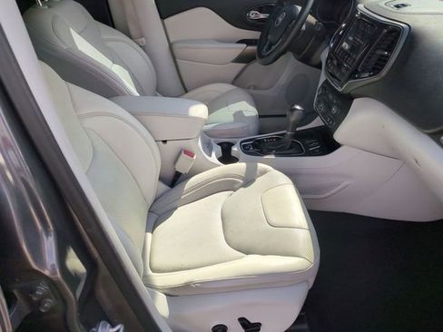 Used 2019 Jeep Cherokee Limited w/ Technology Group image 28