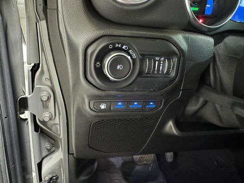 Used 2021 Jeep Wrangler Unlimited Sahara AWD/4WD image 17