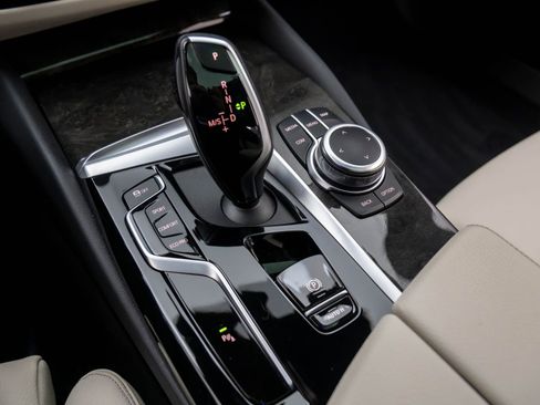 Used 2022 BMW 540i xDrive w/ Premium Package image 28