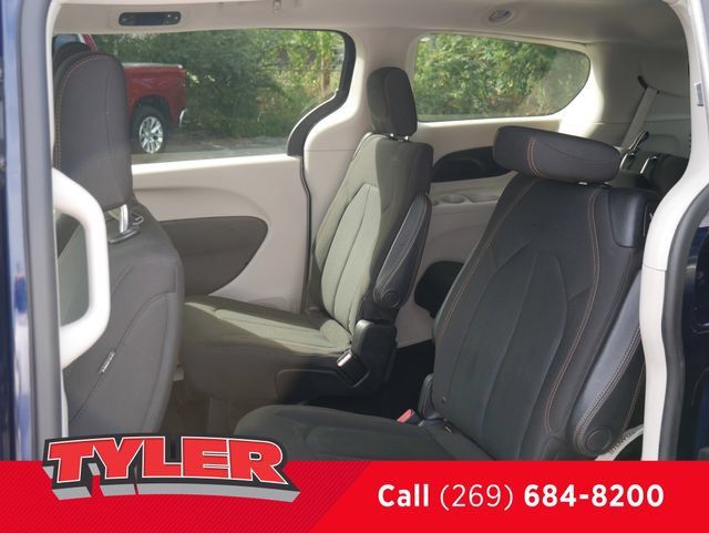 Used 2017 Chrysler Pacifica LX FWD image 36