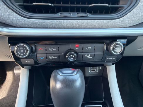 Used 2022 Jeep Compass Latitude AWD/4WD image 30